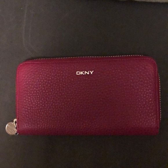 Brand new DKNY leather wallet - Picture 5 of 5
